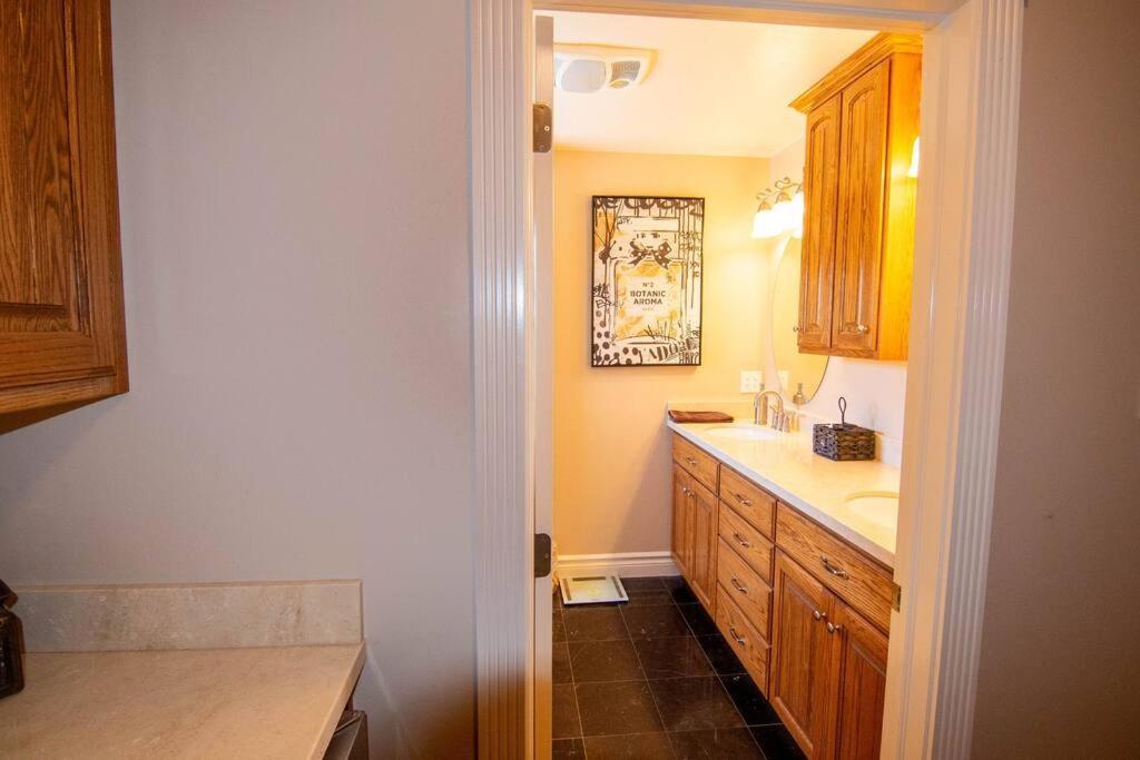 Tacit Shadow Resort Shangri-La King Suite, Gym, Coffee Bar, Hot-Tub, Free Laundry, Food Available Parowan Exterior foto