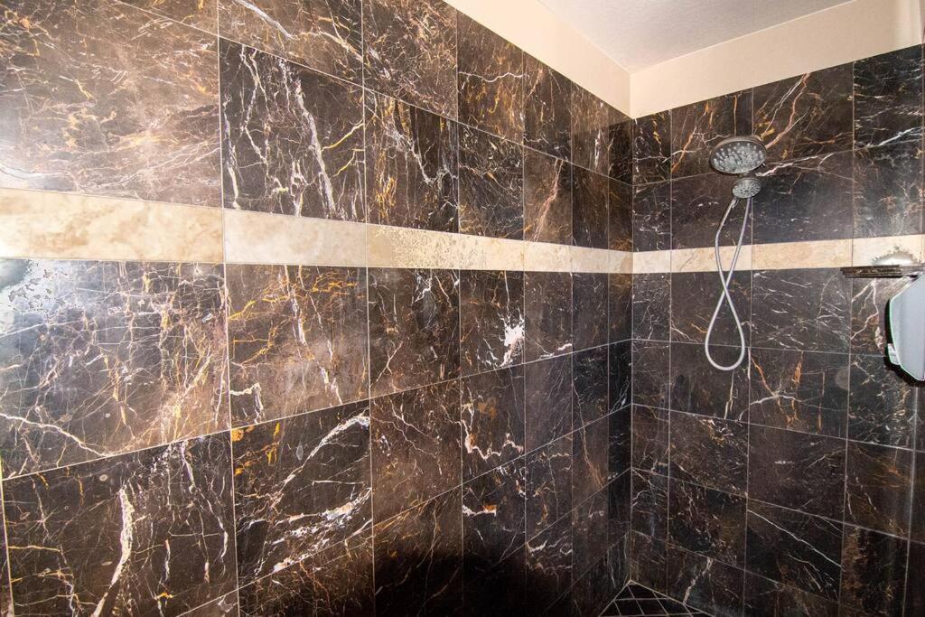 Tacit Shadow Resort Shangri-La King Suite, Gym, Coffee Bar, Hot-Tub, Free Laundry, Food Available Parowan Exterior foto