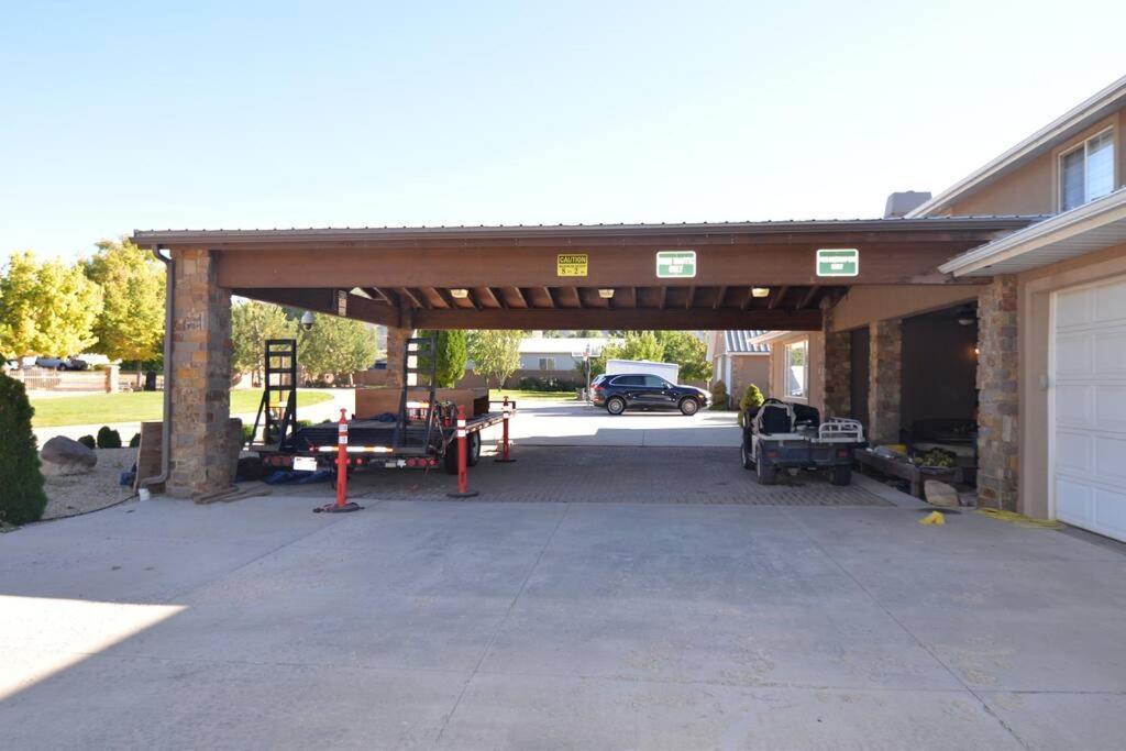 Tacit Shadow Resort Shangri-La King Suite, Gym, Coffee Bar, Hot-Tub, Free Laundry, Food Available Parowan Exterior foto