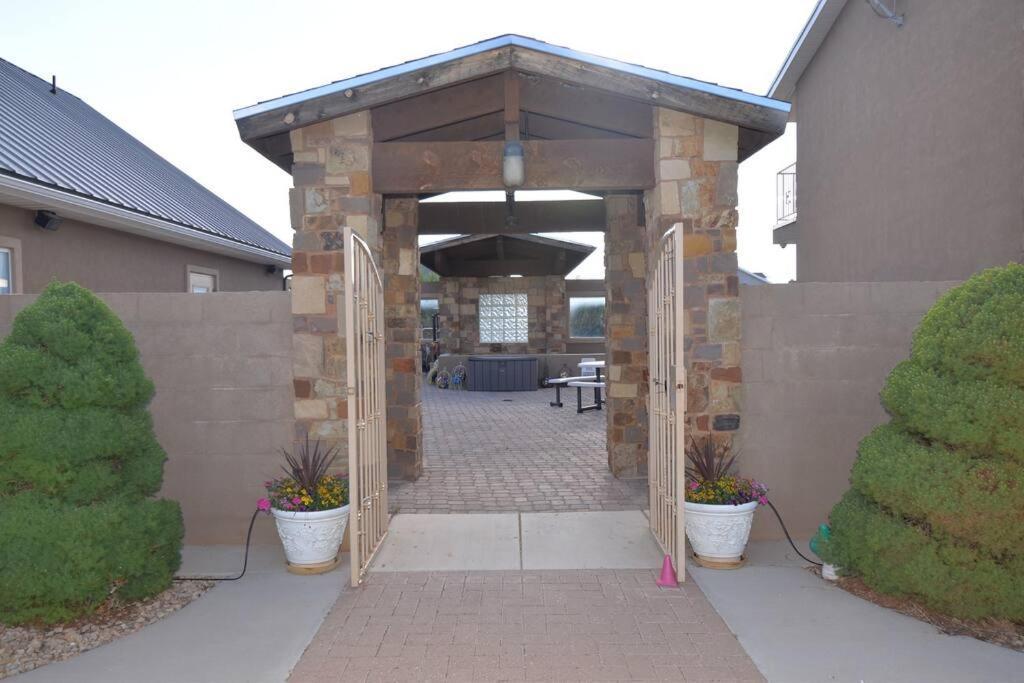 Tacit Shadow Resort Shangri-La King Suite, Gym, Coffee Bar, Hot-Tub, Free Laundry, Food Available Parowan Exterior foto
