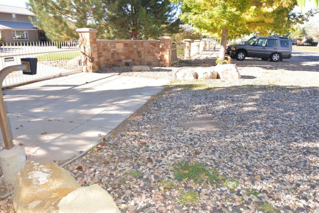Tacit Shadow Resort Shangri-La King Suite, Gym, Coffee Bar, Hot-Tub, Free Laundry, Food Available Parowan Exterior foto